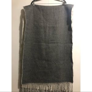 BUNDLE 4 $45 Reversible scarf